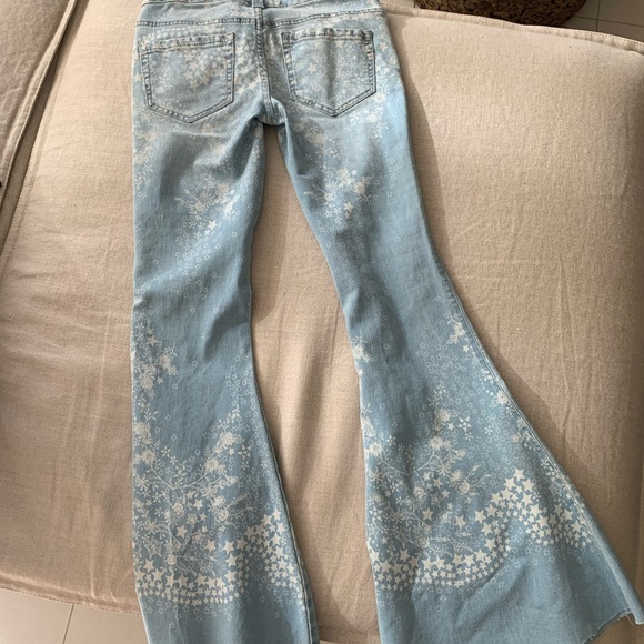 FREE PEOPLE, Float on Flares, Boho Light Blue Denim w Stars & Flowers, Size 26 - Picture 5 of 10
